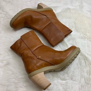 CAMPER Leather Heeled Rubber Sole Bootie
